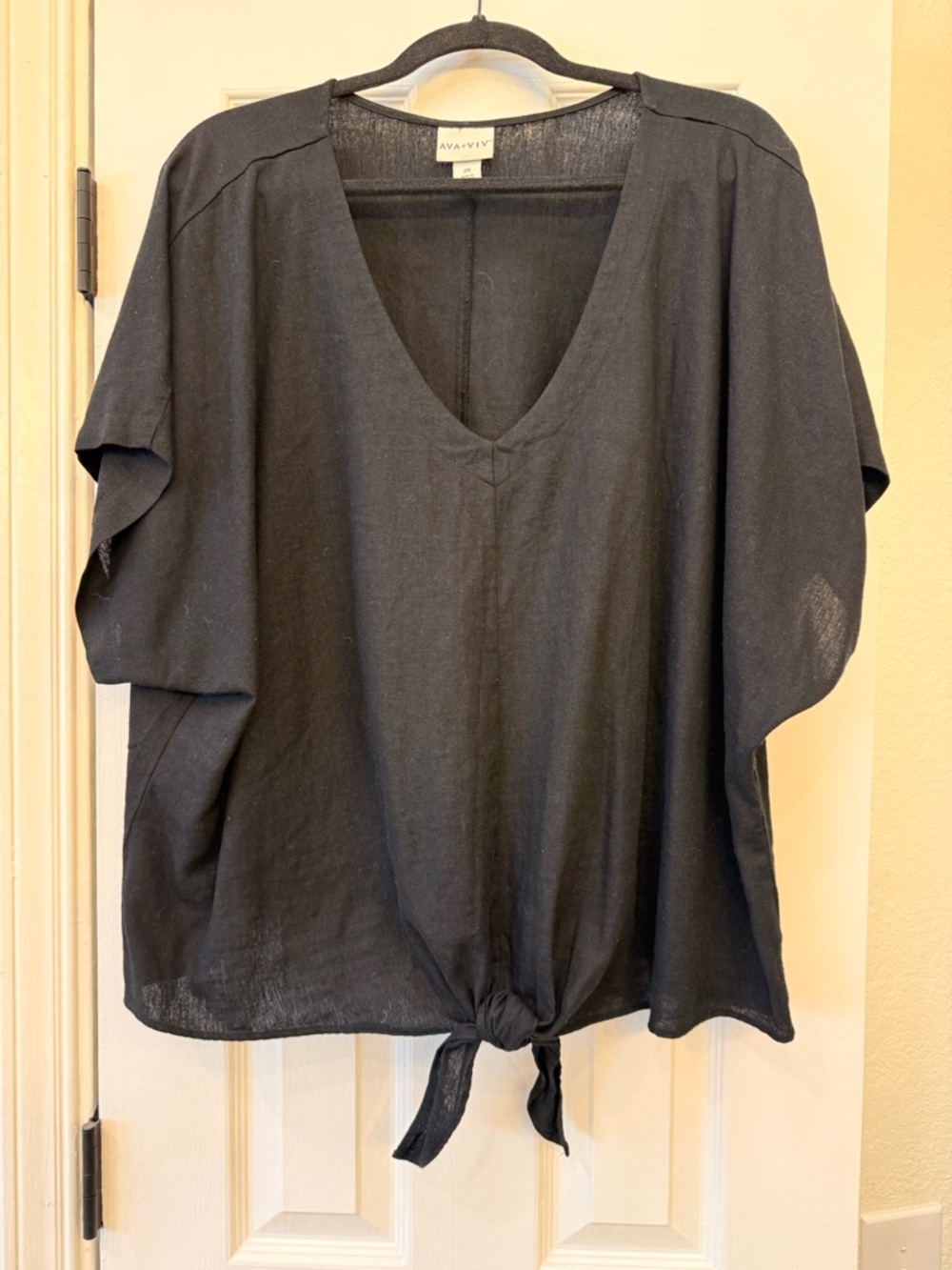 Ava & Viv Black V-Neck Tie-Front Tunic